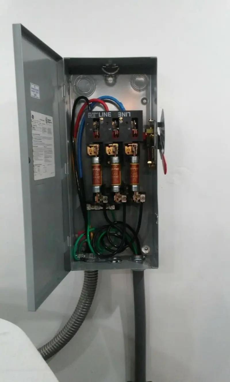 Three-phase disconnect switch installed for Smoke Detector Installation in Livermore
